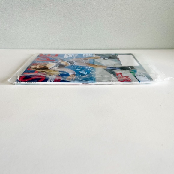 Shape Magazine Love Your Skin Olympic Medalist Chloe Kim December 2021 Issue NEW - Picture 4 of 4